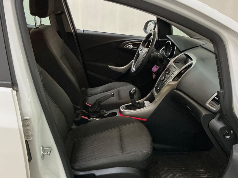 Opel Astra 1.7 CDTI Edition 2012 – снимка 3