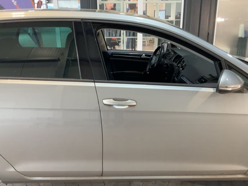 Volkswagen Golf VII 2.0 TDI Highline BlueMotion Tech 2014 – снимка 10