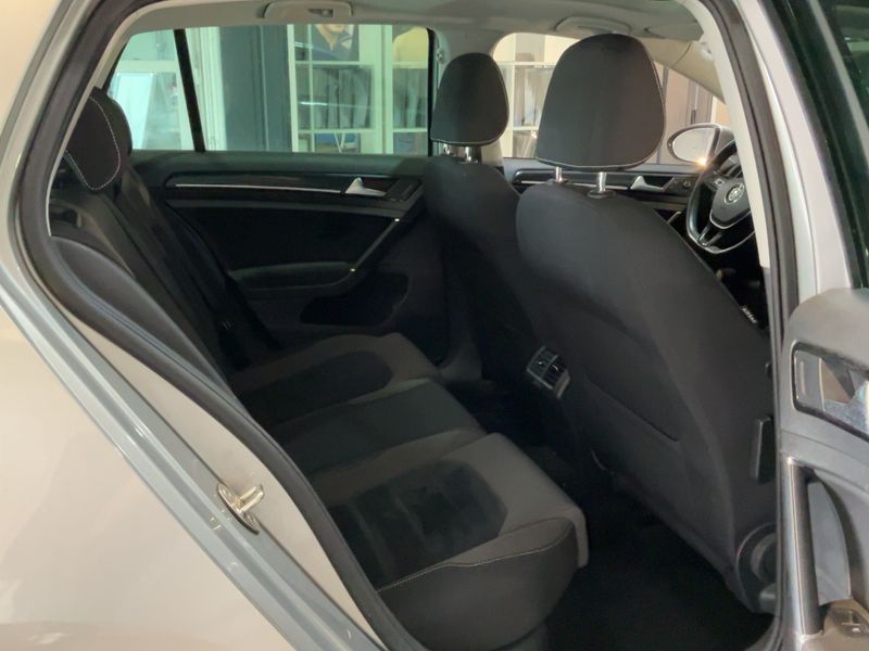 Volkswagen Golf VII 2.0 TDI Highline BlueMotion Tech 2014 – снимка 19