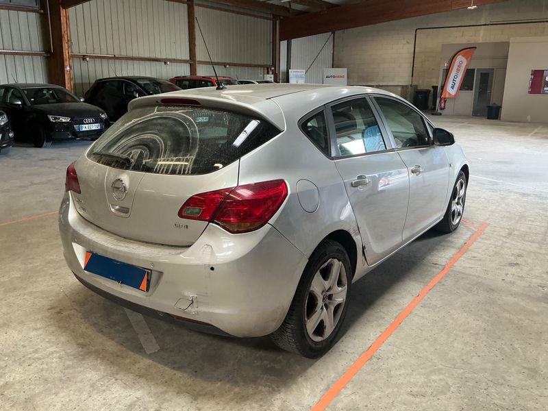 Opel Astra 1.7 CDTI Enjoy 2011 – снимка 2