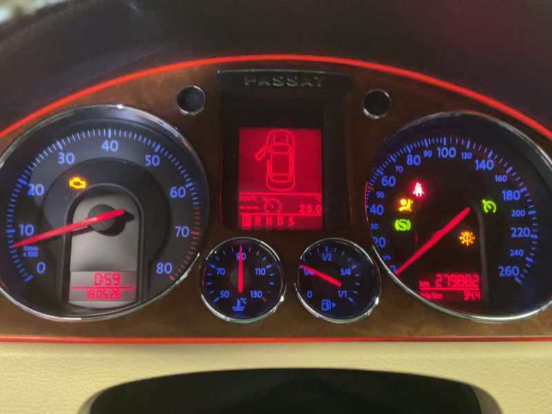 Volkswagen Passat 2.0 FSI Highline 2005 – снимка 18