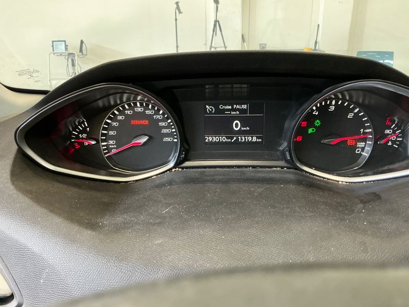 Peugeot 308 1.6 Blue-HDi Allure 2016 – снимка 4