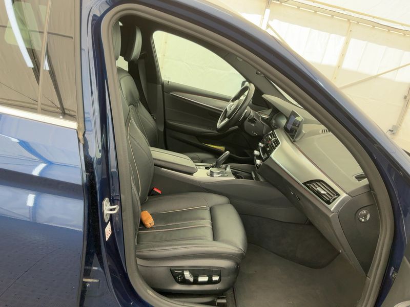 BMW 5er 520d xDrive M Sport 2020 – снимка 17