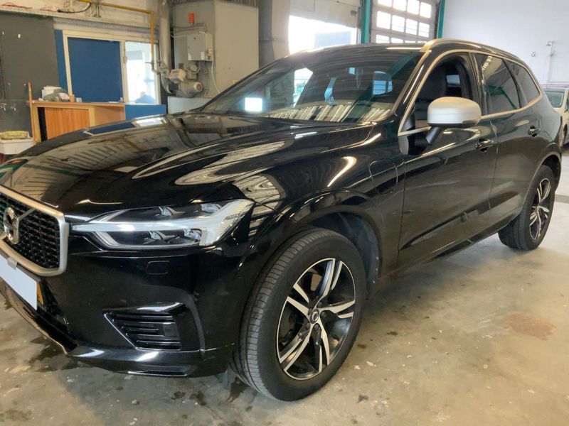 Volvo XC60 2.0 T6 Plug-in Hybrid R-Design AWD 2018 – снимка 2