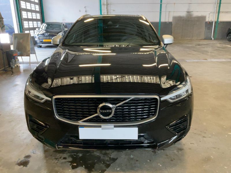 Volvo XC60 2.0 T6 Plug-in Hybrid R-Design AWD 2018 – снимка 14
