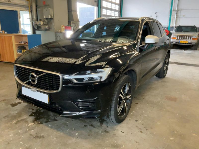 Volvo XC60 2.0 T6 Plug-in Hybrid R-Design AWD 2018 – снимка 1