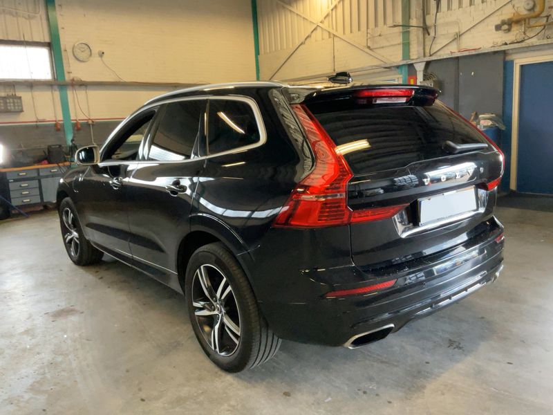 Volvo XC60 2.0 T6 Plug-in Hybrid R-Design AWD 2018 – снимка 6