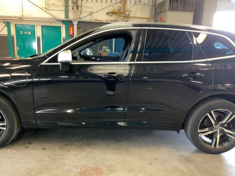 Volvo XC60 2.0 T6 Plug-in Hybrid R-Design AWD 2018 – снимка 4