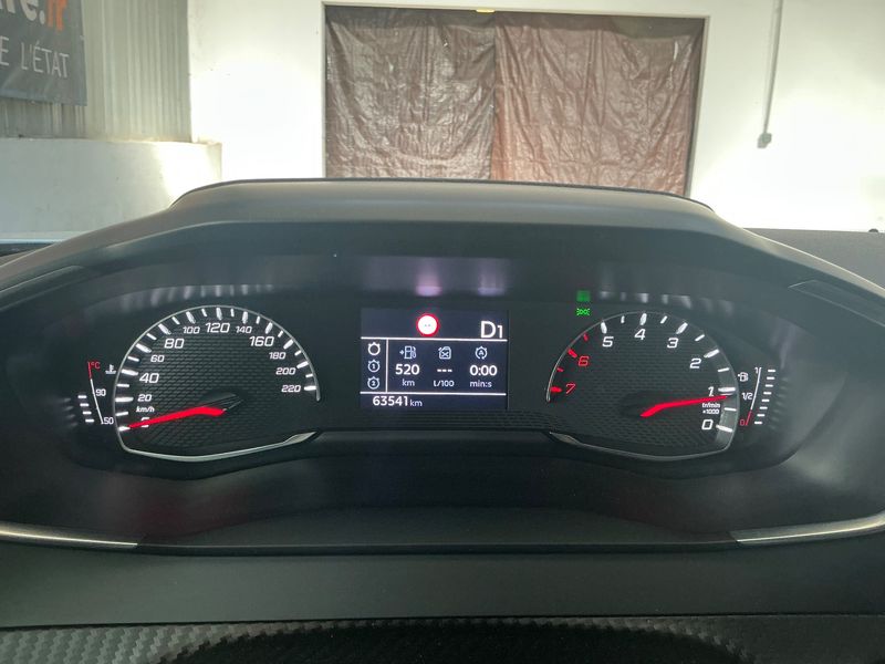 Peugeot 2008 1.2 PureTech Allure 2021 – снимка 18
