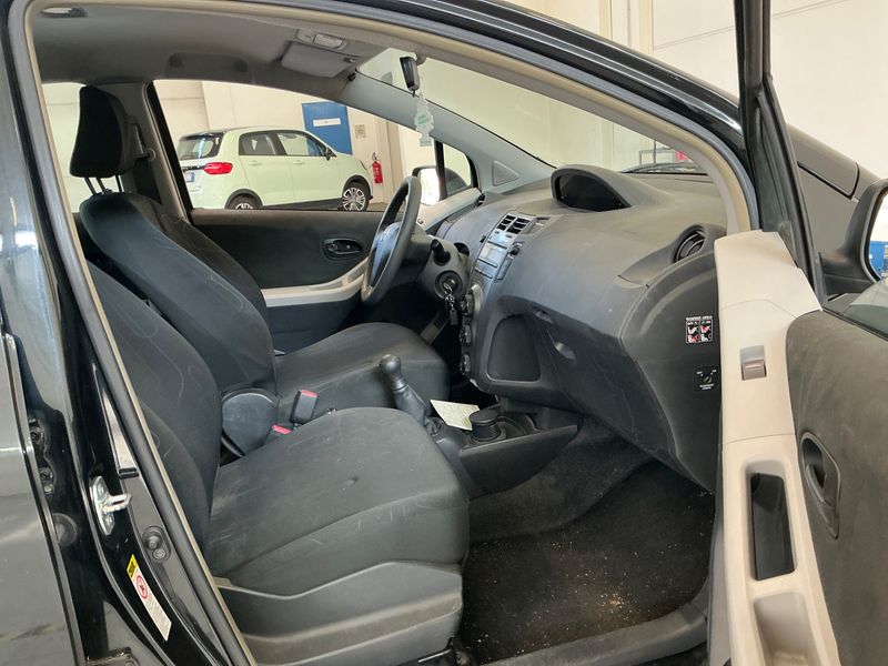 Toyota Yaris 1.0 VVT-i 2010 – снимка 3
