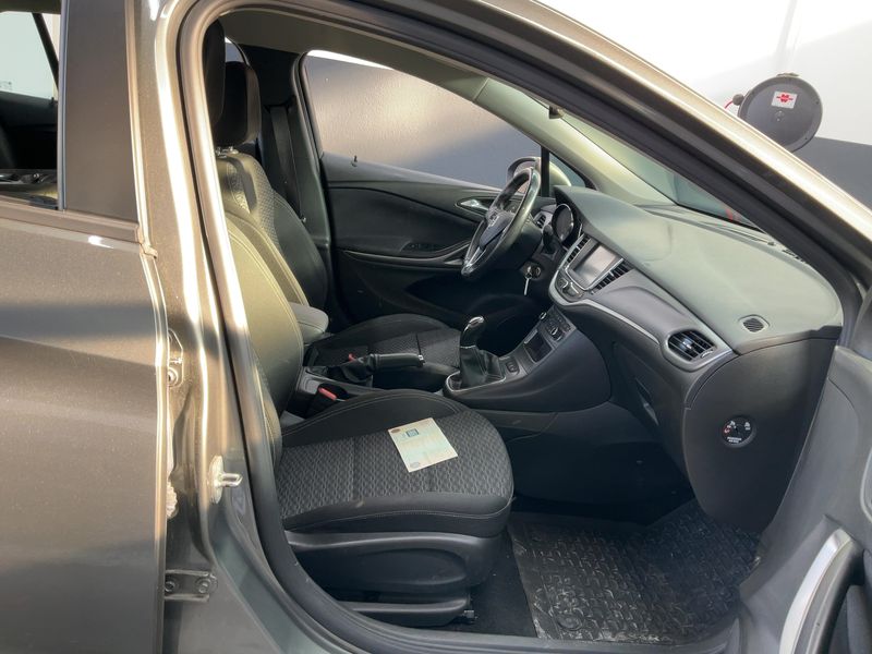 Opel Astra 1.6 CDTI 120 Jahre Start/Stop 2019 – снимка 17