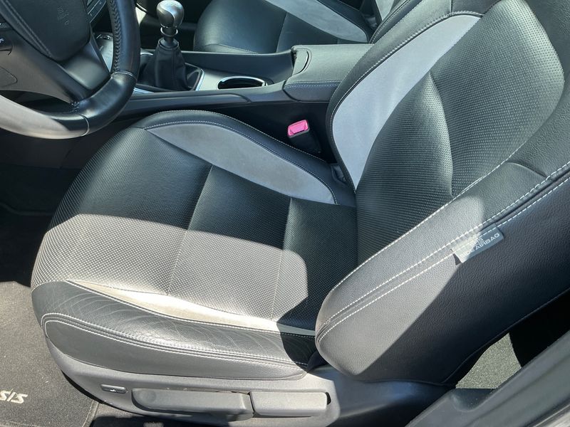 Toyota Avensis 2.0 D-4D Executive 2015 – снимка 24