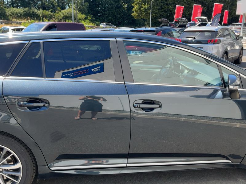 Toyota Avensis 2.0 D-4D Executive 2015 – снимка 10