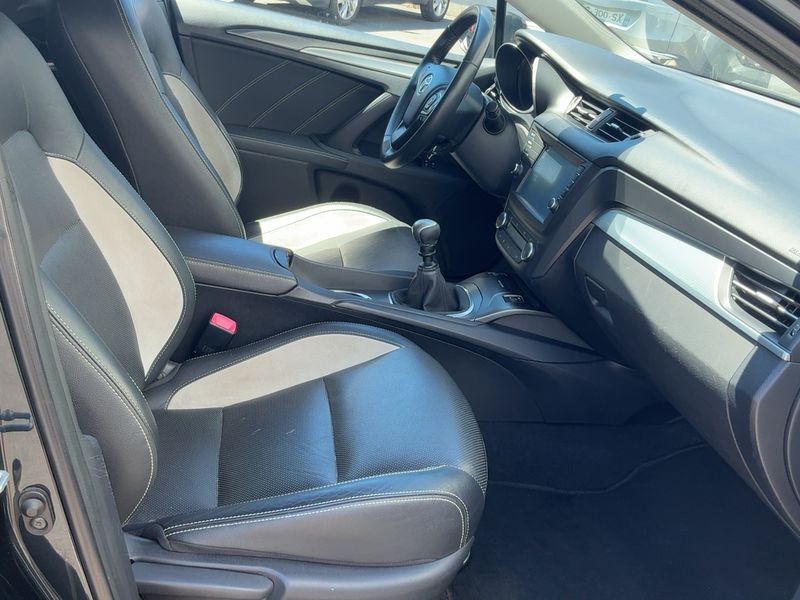 Toyota Avensis 2.0 D-4D Executive 2015 – снимка 16