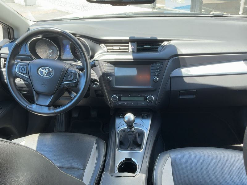 Toyota Avensis 2.0 D-4D Executive 2015 – снимка 17