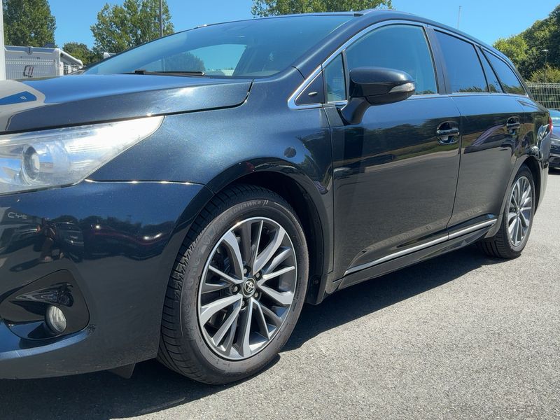 Toyota Avensis 2.0 D-4D Executive 2015 – снимка 2