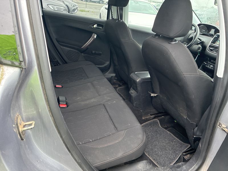 Peugeot 2008 1.6 e-HDi Style 2015 – снимка 14