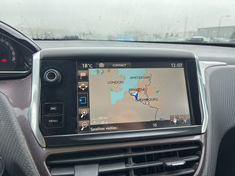 Peugeot 2008 1.6 e-HDi Style 2015 – снимка 13