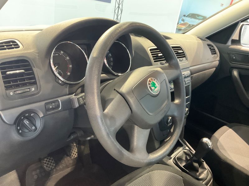 Skoda Yeti 1.2 TSI Active 2010 – снимка 22