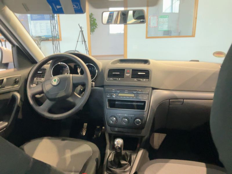 Skoda Yeti 1.2 TSI Active 2010 – снимка 17