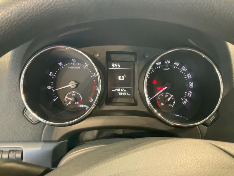 Skoda Yeti 1.2 TSI Active 2010 – снимка 18