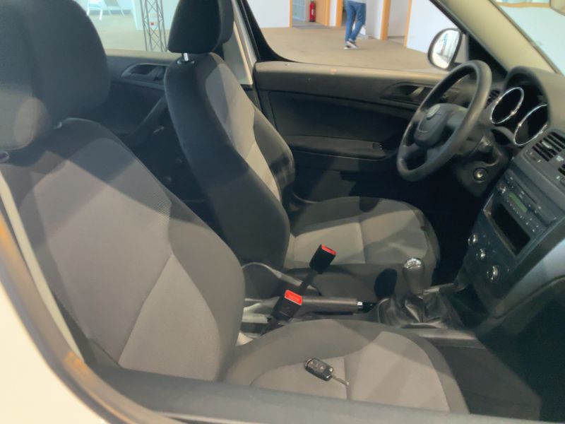 Skoda Yeti 1.2 TSI Active 2010 – снимка 16