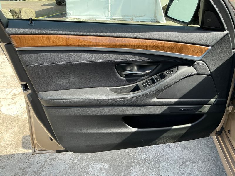 BMW 5er 550i 2012 – снимка 33