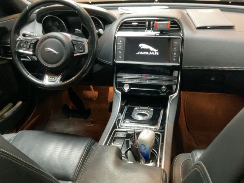 Jaguar XE 25t R-Sport 2016 – снимка 17