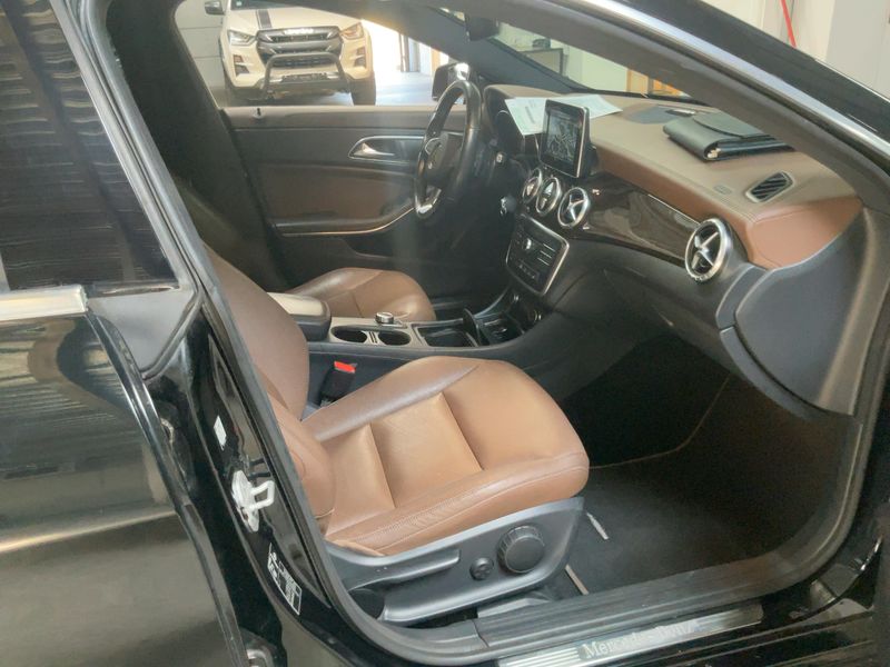 Mercedes-Benz CLA-Klasse CLA 220 Shooting Brake Urban 2015 – снимка 16