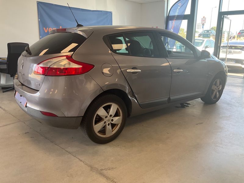 Renault Megane 1.5 dCi Dynamique 2011 – снимка 2