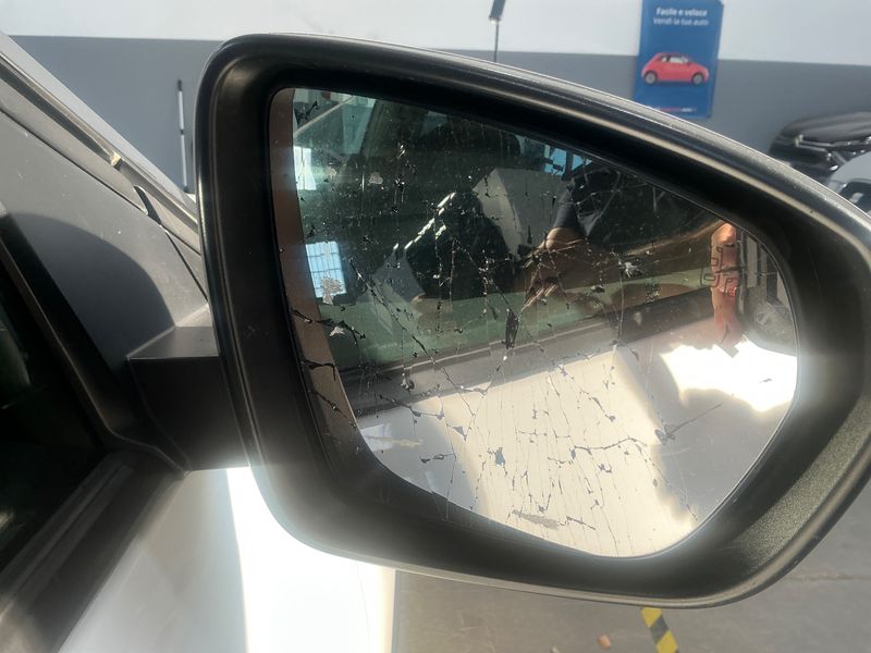 Peugeot 5008 1.5 Blue-HDi Allure 2019 – снимка 21