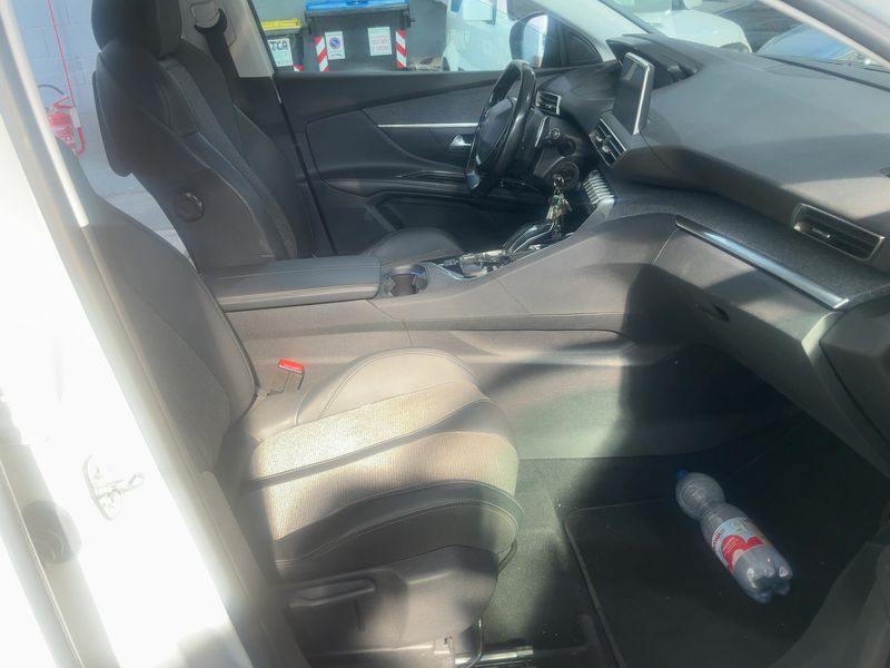 Peugeot 5008 1.5 Blue-HDi Allure 2019 – снимка 16