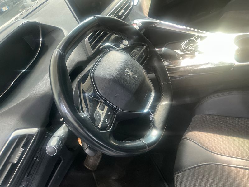 Peugeot 5008 1.5 Blue-HDi Allure 2019 – снимка 23