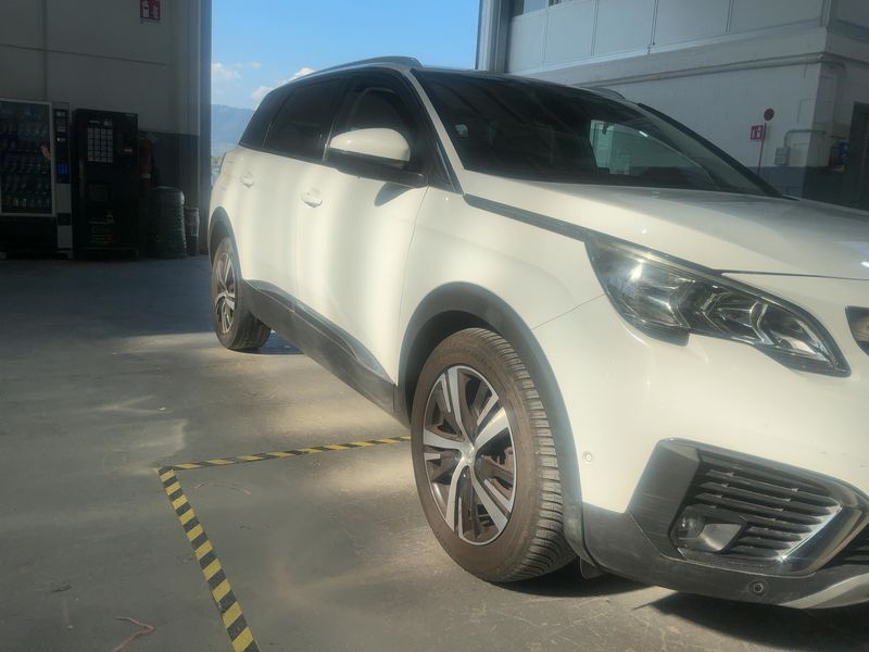 Peugeot 5008 1.5 Blue-HDi Allure 2019 – снимка 12
