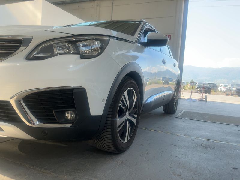 Peugeot 5008 1.5 Blue-HDi Allure 2019 – снимка 2