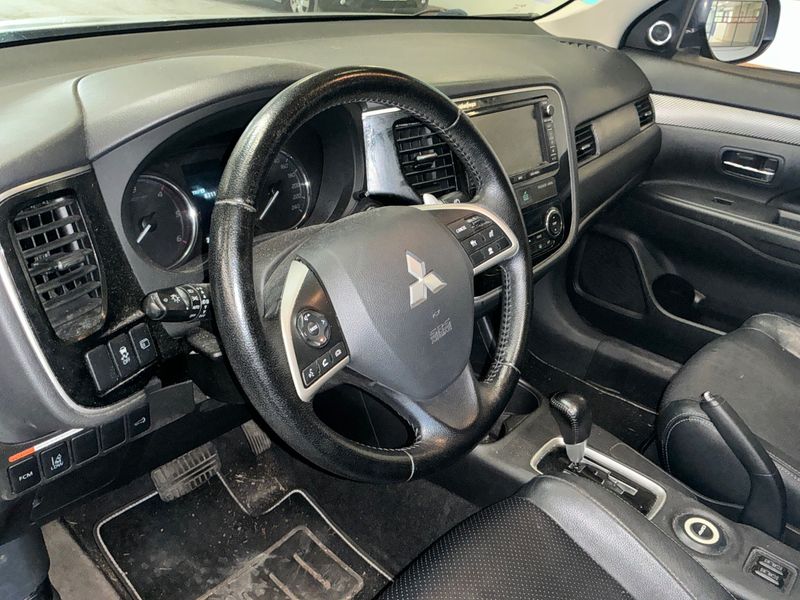 Mitsubishi Outlander 2.2 DI-D Instyle ClearTec 4WD 2013 – снимка 24