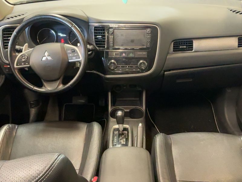 Mitsubishi Outlander 2.2 DI-D Instyle ClearTec 4WD 2013 – снимка 17