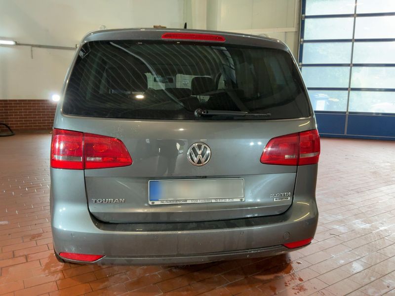 Volkswagen Touran 2.0 TDI Highline BlueMotion Tech 2015 – снимка на щета