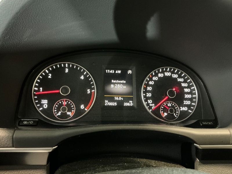 Volkswagen Touran 2.0 TDI Highline BlueMotion Tech 2015 – снимка 13