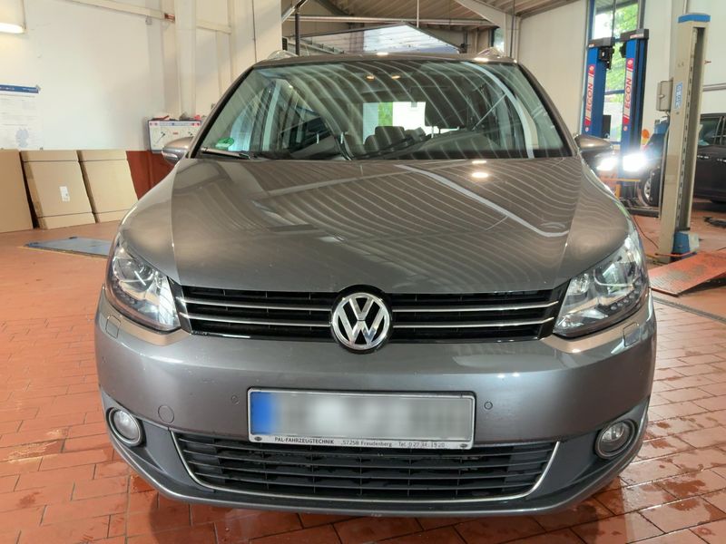 Volkswagen Touran 2.0 TDI Highline BlueMotion Tech 2015 – снимка на щета