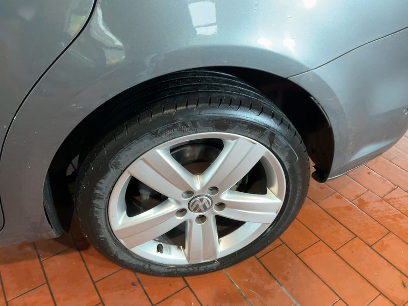 Volkswagen Touran 2.0 TDI Highline BlueMotion Tech 2015 – снимка 18