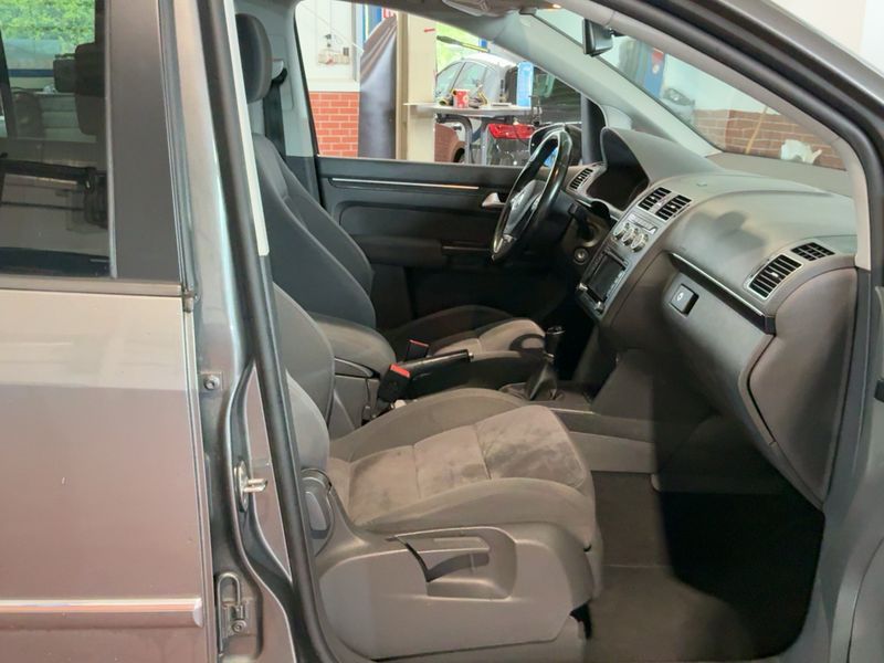 Volkswagen Touran 2.0 TDI Highline BlueMotion Tech 2015 – снимка 11