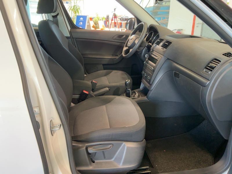 Skoda Yeti 1.2 TSI Active Plus Edition 2013 – снимка 17