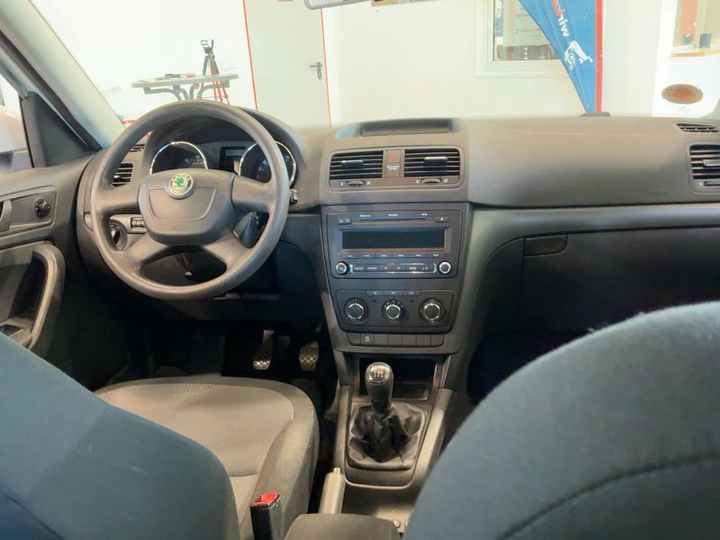 Skoda Yeti 1.2 TSI Active Plus Edition 2013 – снимка 18