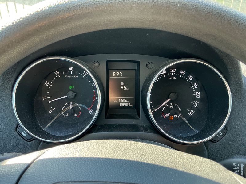 Skoda Yeti 1.2 TSI Active Plus Edition 2013 – снимка 19