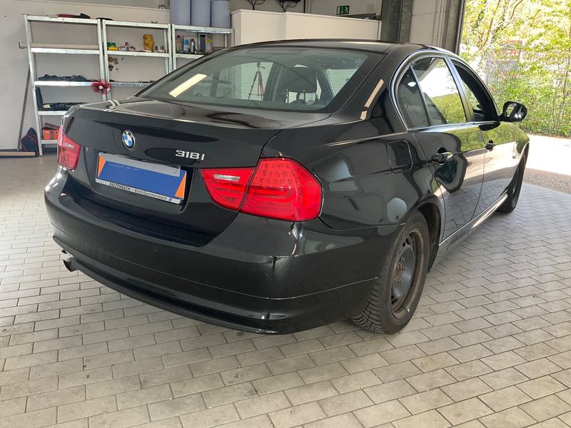 BMW 3er 318i 2011 – снимка 2