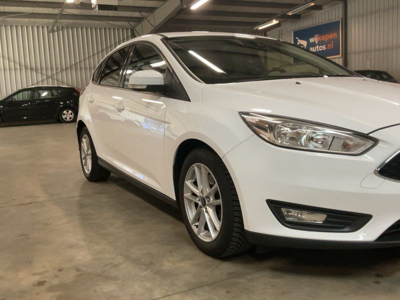 Ford Focus 1.5 EcoBoost Business 2016 – снимка 12