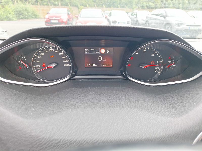 Peugeot 308 1.5 Blue-HDi Allure 2018 – снимка 12
