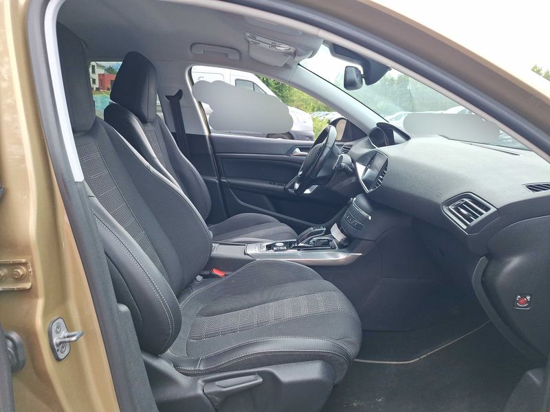 Peugeot 308 1.5 Blue-HDi Allure 2018 – снимка 10