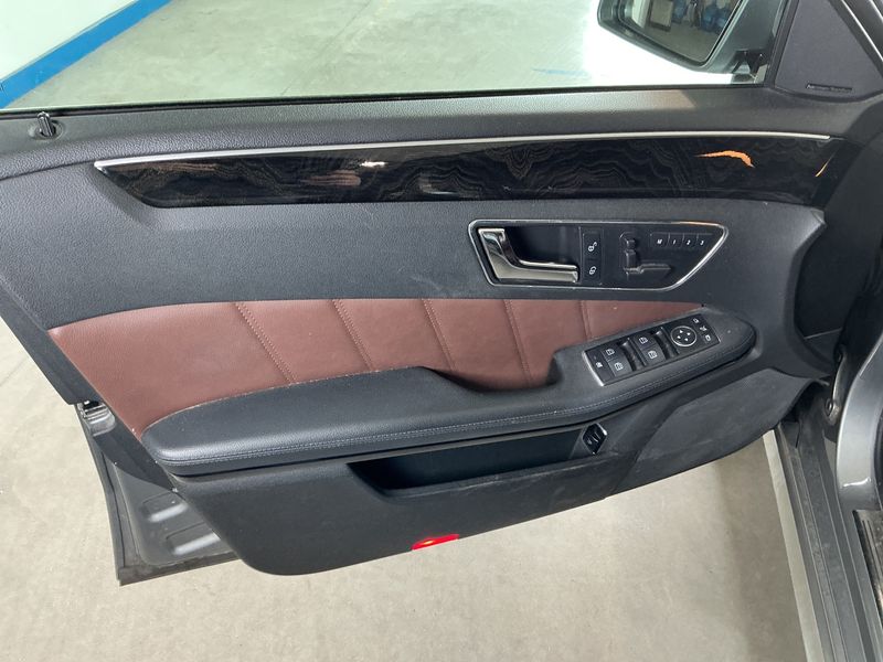 Mercedes-Benz E-Klasse E 220 CDI T BlueEfficiency Avantgarde 2011 – снимка 32